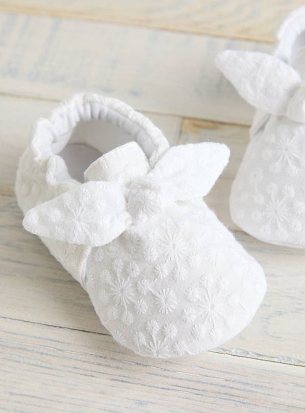 White Broderie Bow Shoes 9-12 months