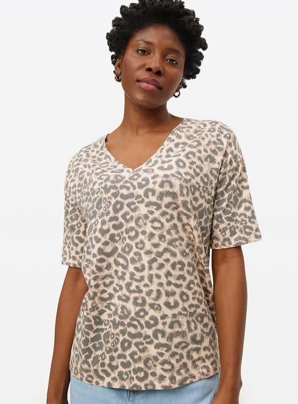 Leopard Print Modal V-Neck T-Shirt L