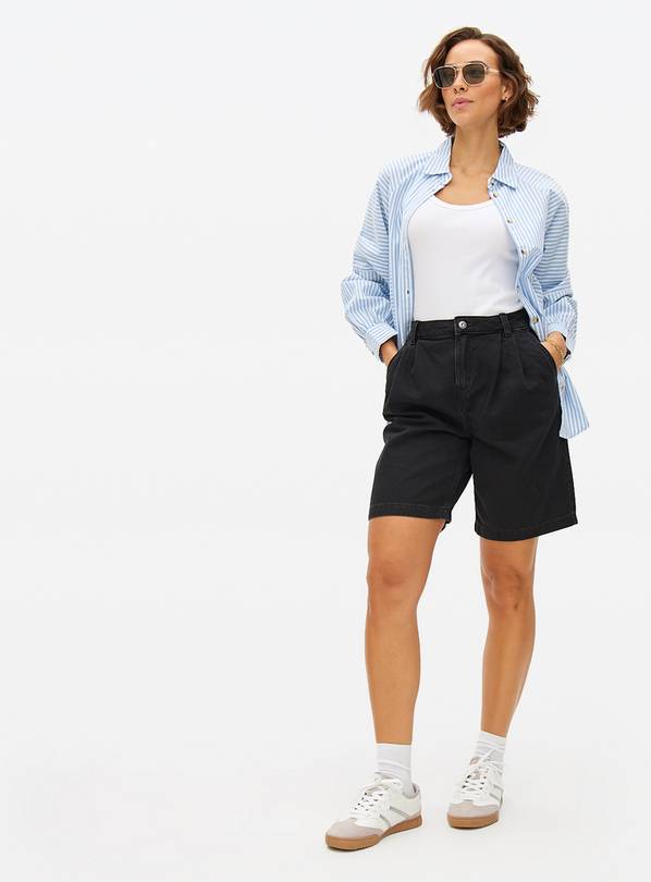 Black Pleated Bermuda Shorts  8