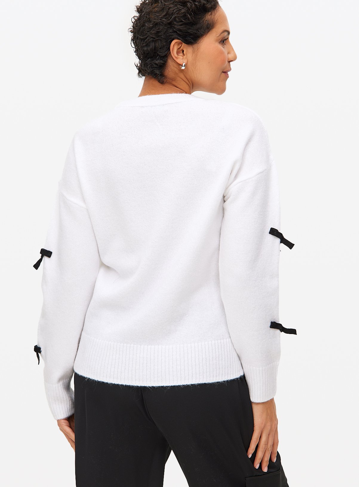 White Knitted Bow Placement Jumper 14 - Image 4 thumbnail