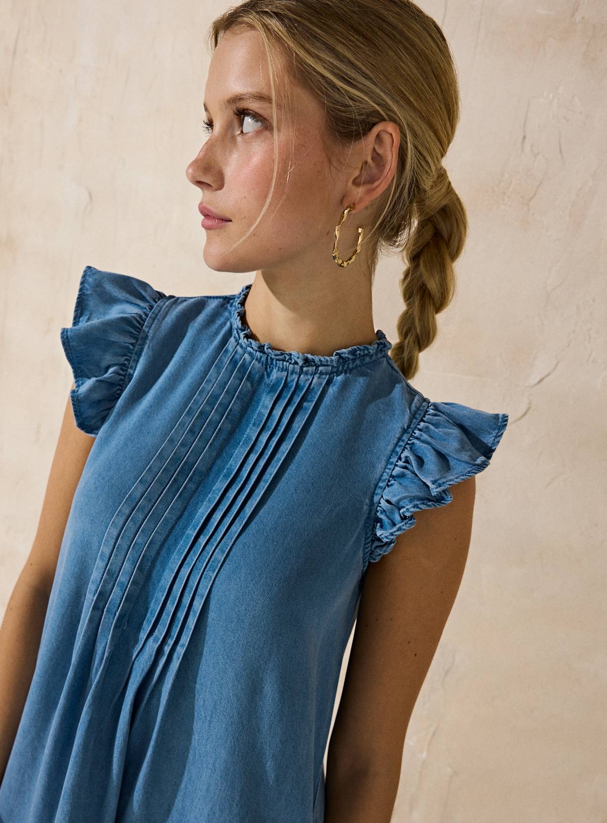 EVERBELLE Blue Denim Frill Sleeveless Dress 10 - Image 2