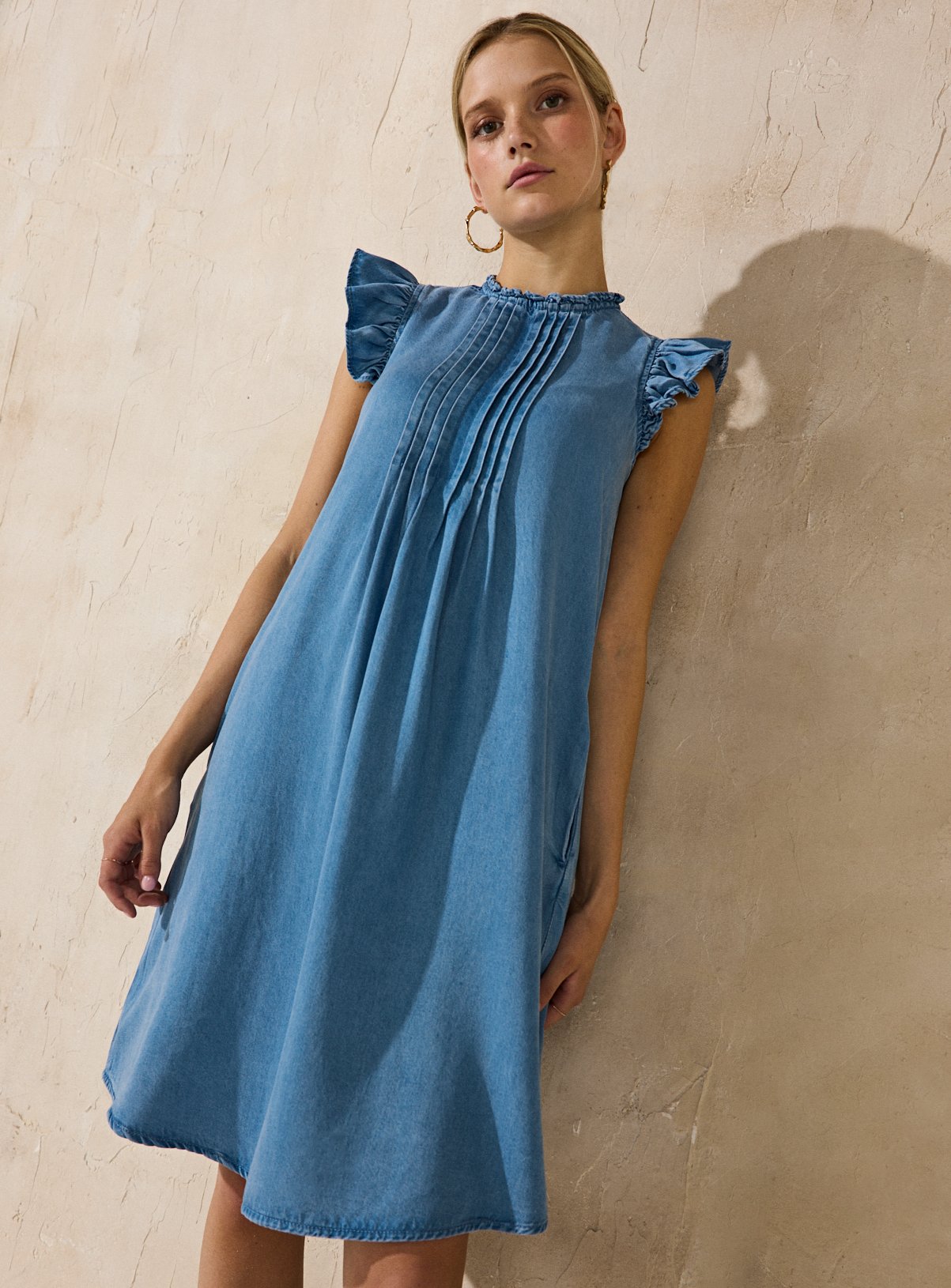 EVERBELLE Blue Denim Frill Sleeveless Dress 10 - Image 3 thumbnail