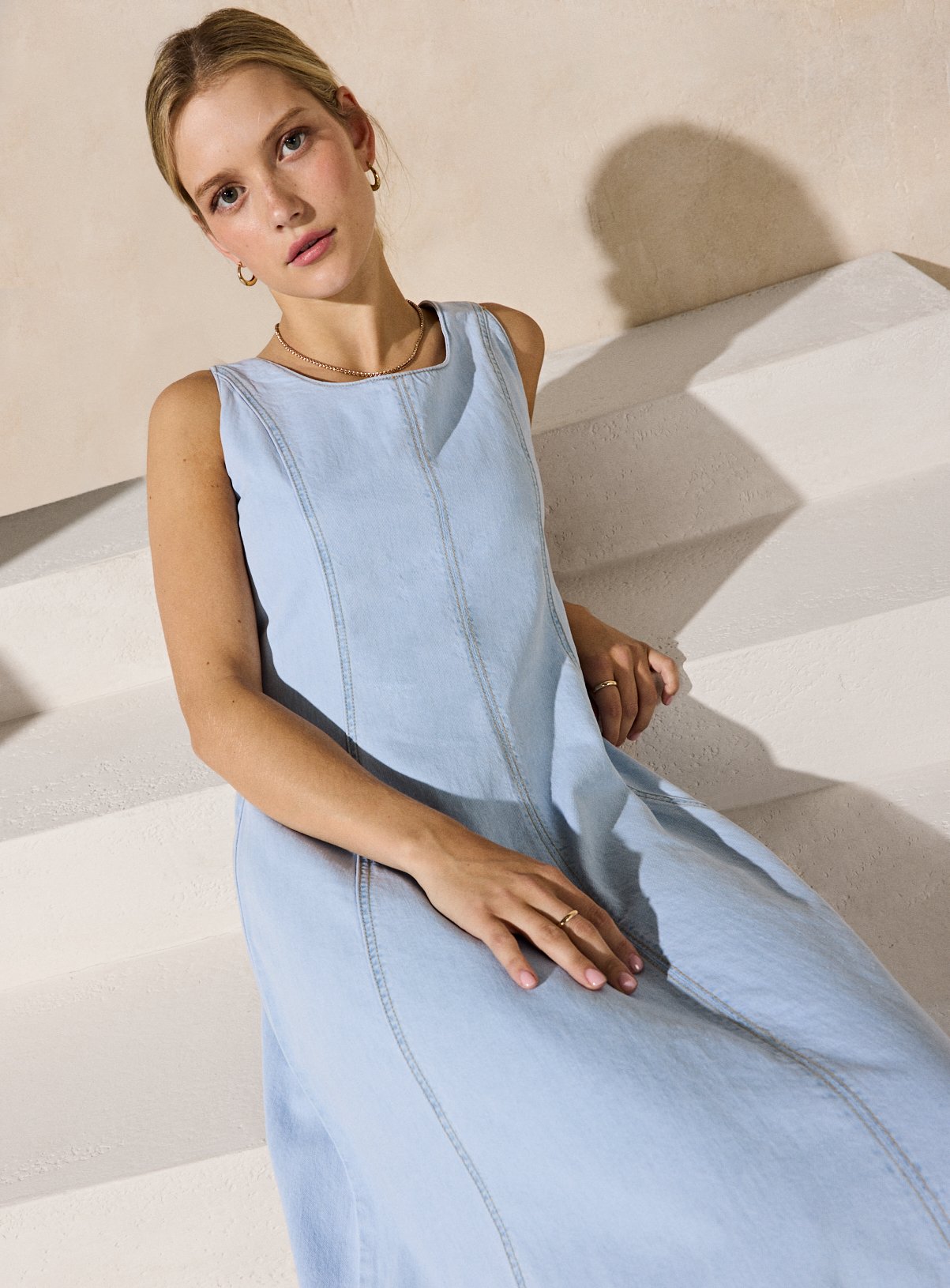 EVERBELLE Denim Seamed Midi Dress 18 - Image 2 thumbnail