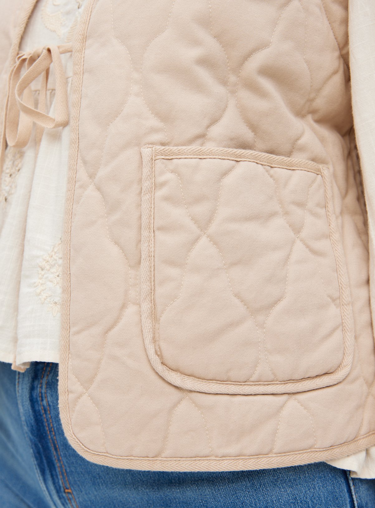 Cream Quilted Tie-Front Waistcoat XL - Image 3 thumbnail