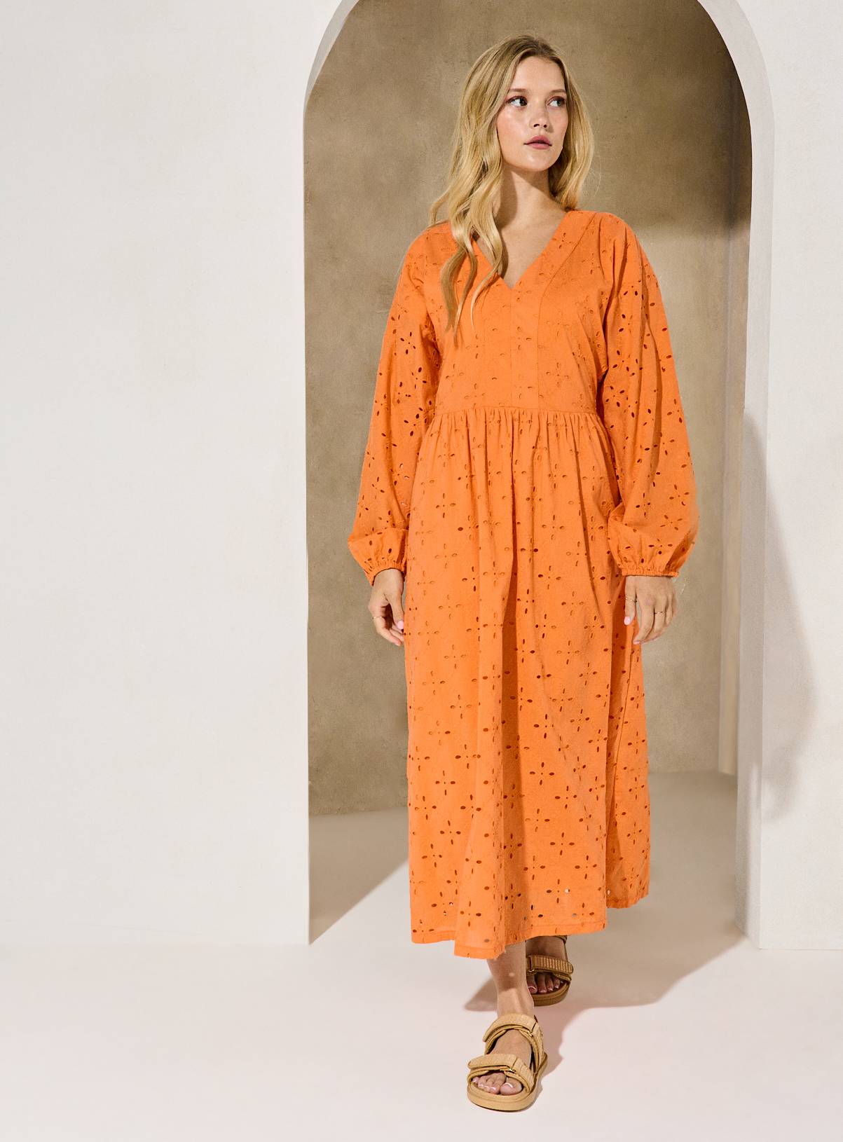 EVERBELLE Orange Broderie Volume Sleeve Midi Dress 6 - Image 2