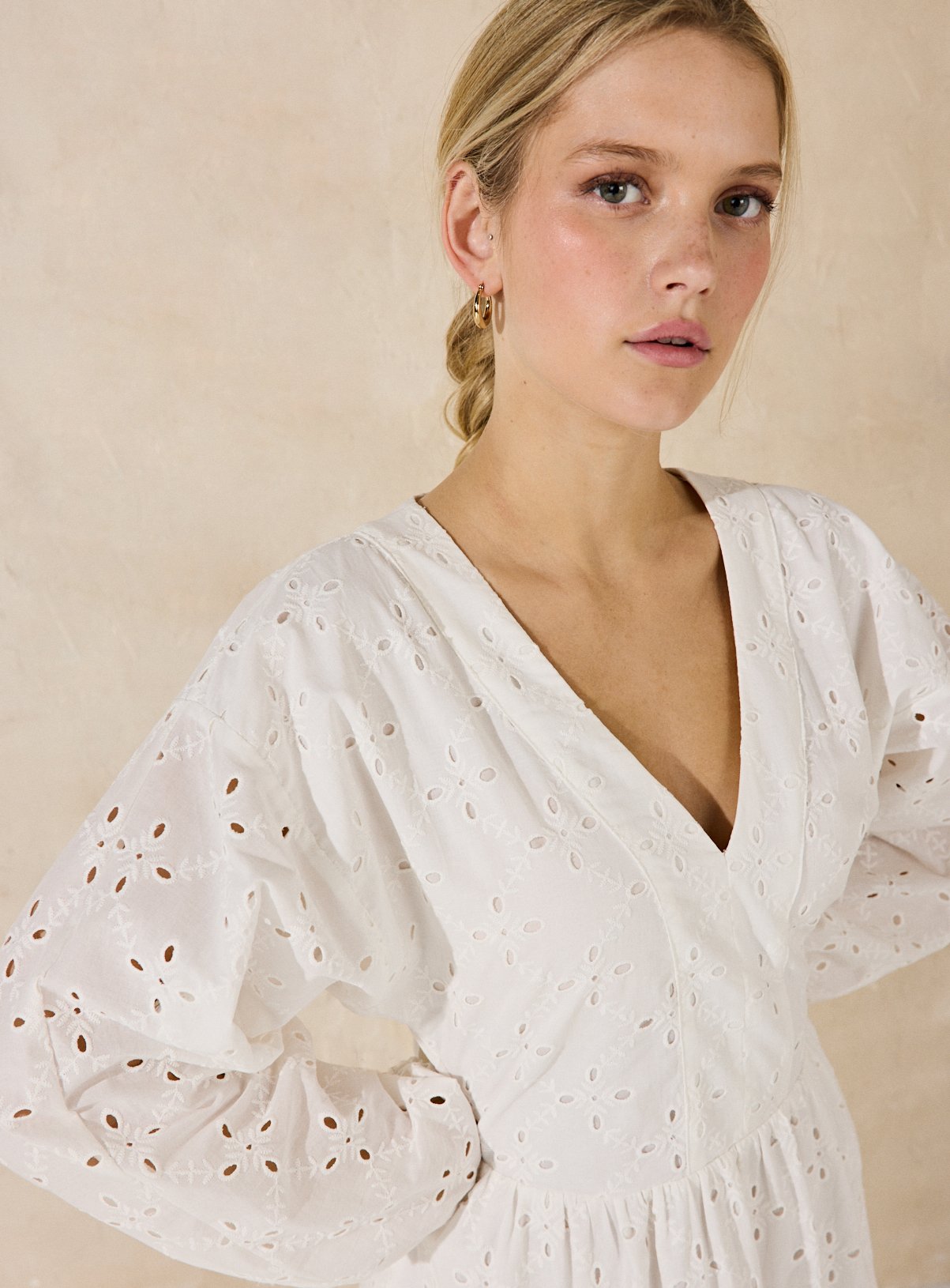 EVERBELLE White Broderie Volume Sleeve Midi Dress 12 - Image 2 thumbnail