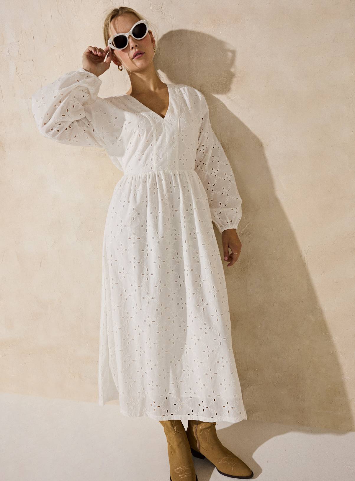 EVERBELLE White Broderie Volume Sleeve Midi Dress 12 - Image 3