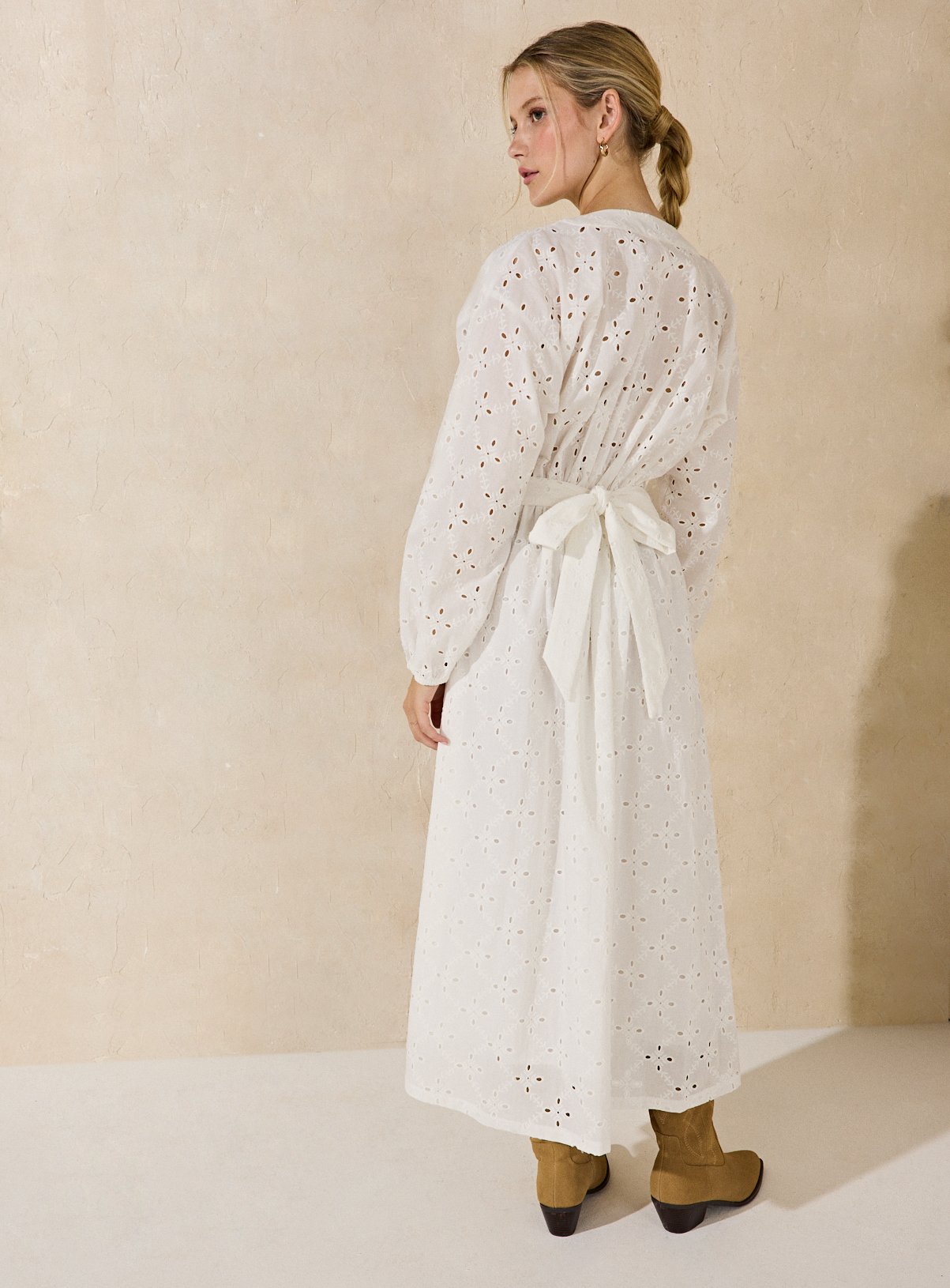 EVERBELLE White Broderie Volume Sleeve Midi Dress 12 - Image 4 thumbnail