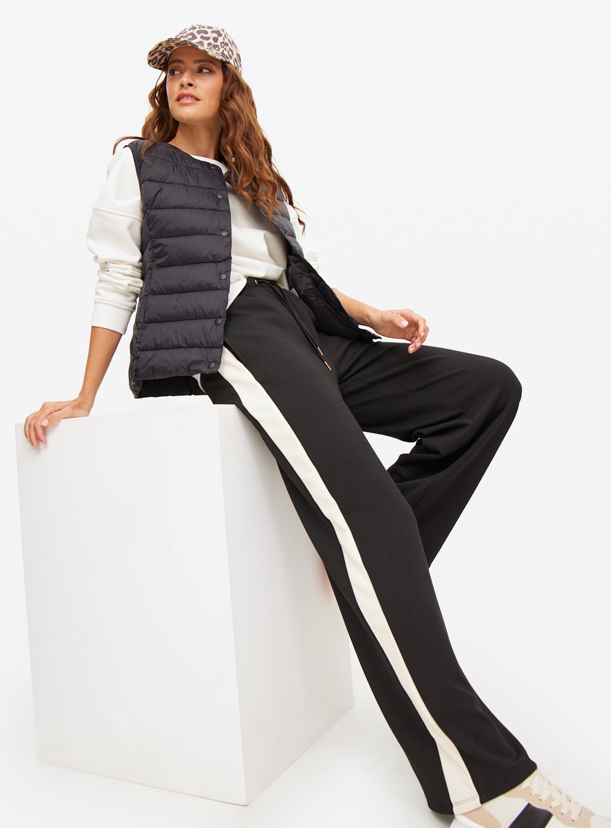 Core Black Lightweight Padded Gilet L - Image 2 thumbnail