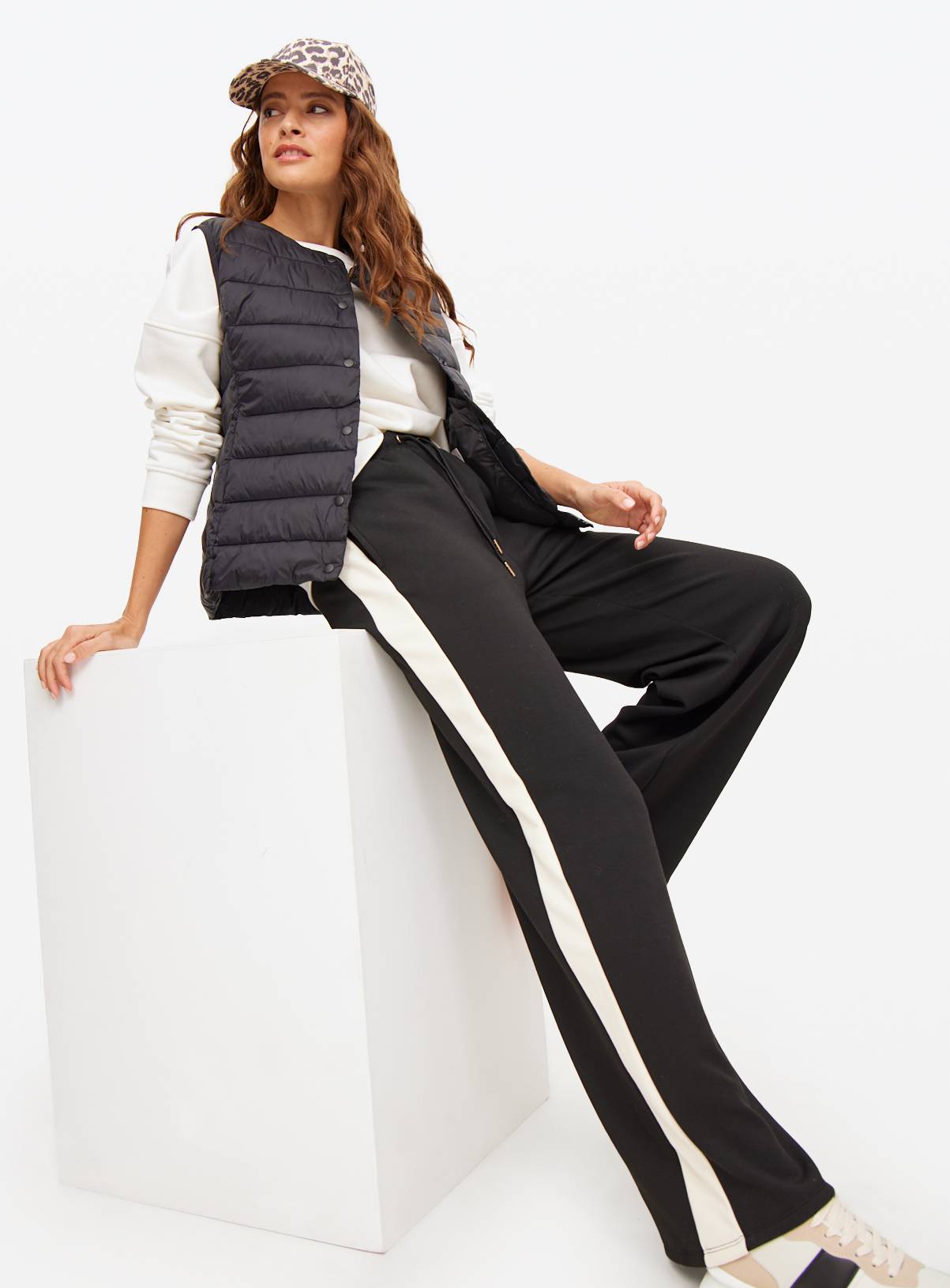 Core Black Lightweight Padded Gilet L - Image 2