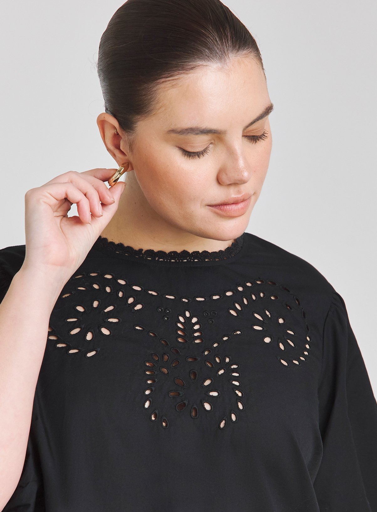 SIMPLY BE Broderie Puff Sleeve Blouse 26 - Image 4 thumbnail