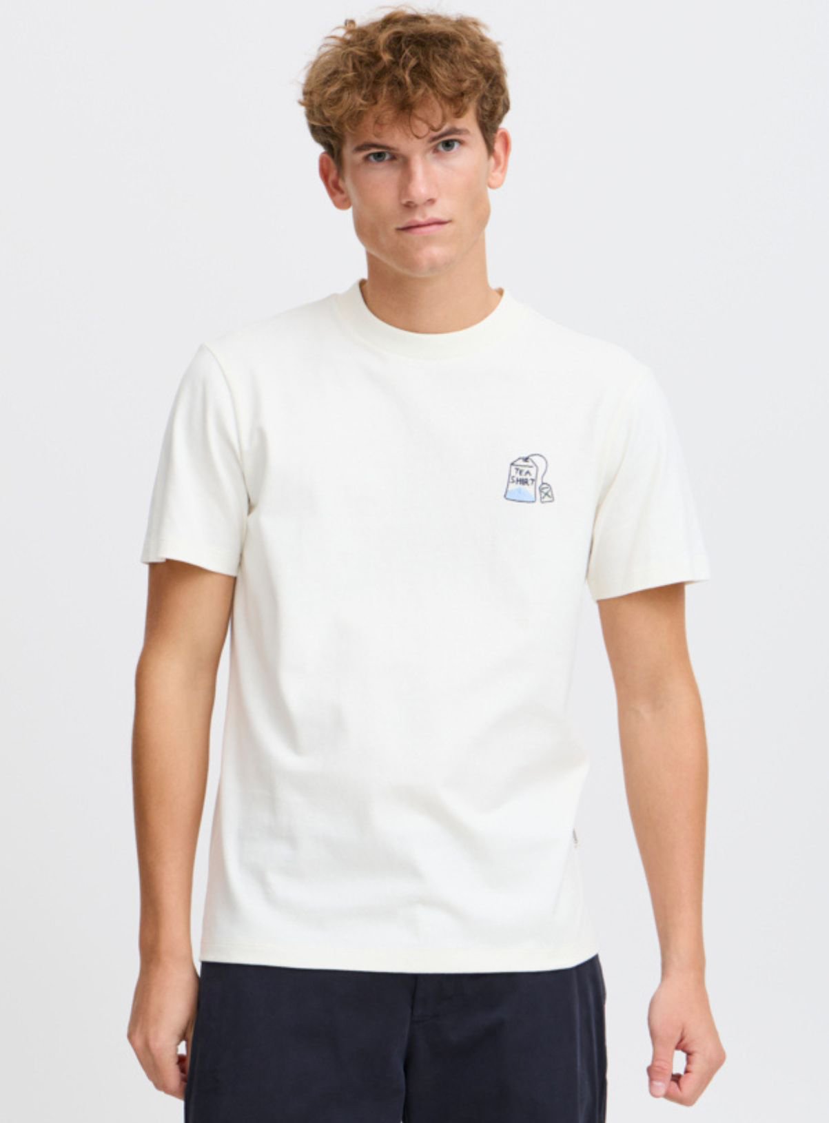CASUAL FRIDAY Off White Embroidered T-Shirt M