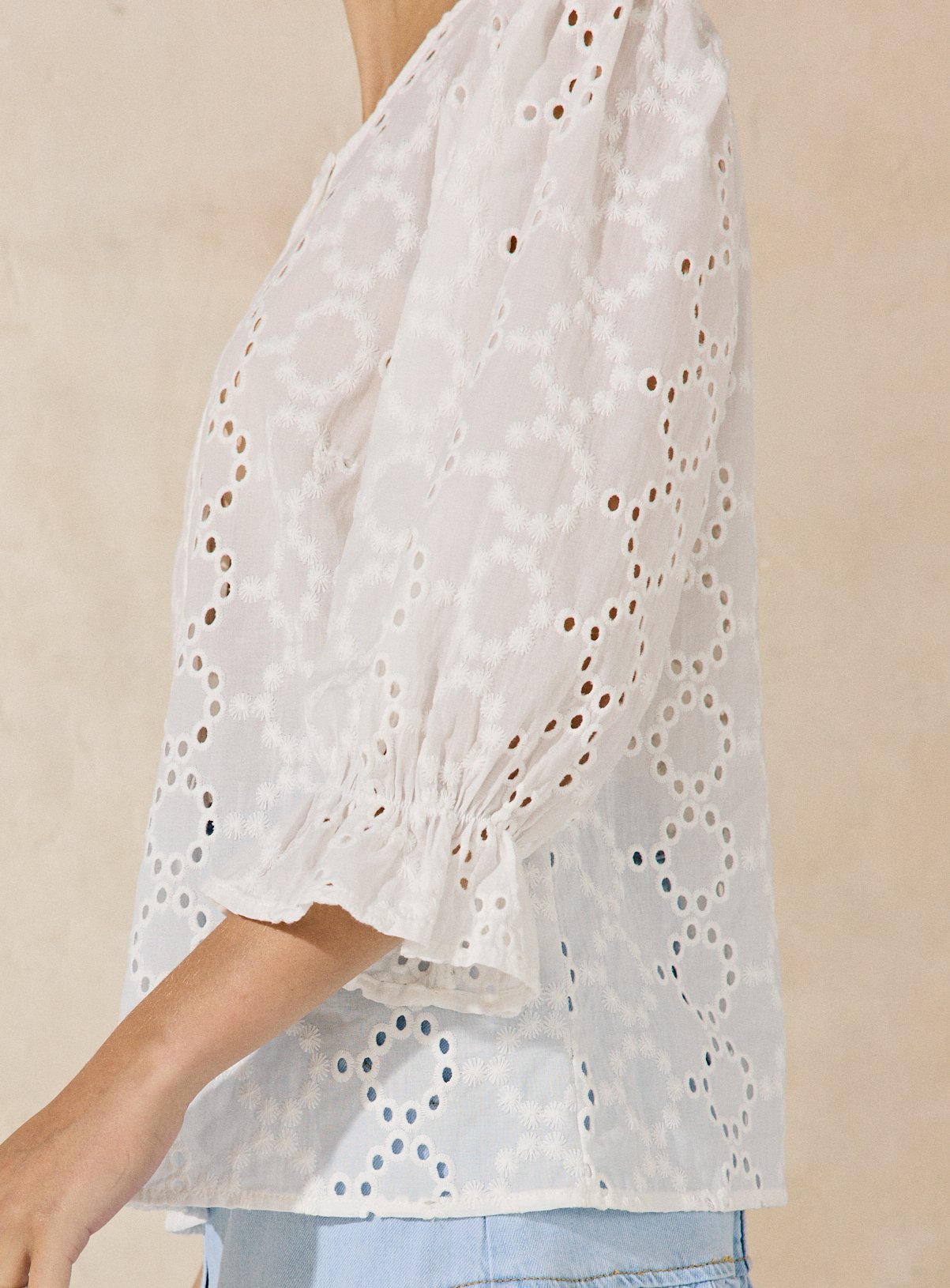 EVERBELLE White Button Through Broderie Blouse 10 - Image 3 thumbnail