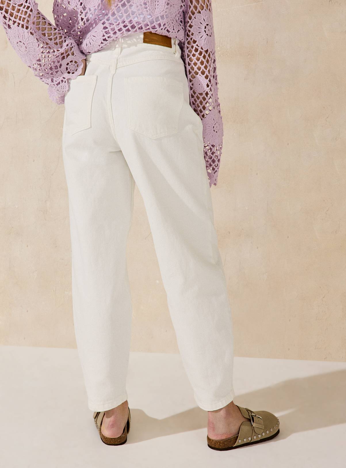 EVERBELLE White Denim Seamed Barrel Leg Jeans 22 - Image 4