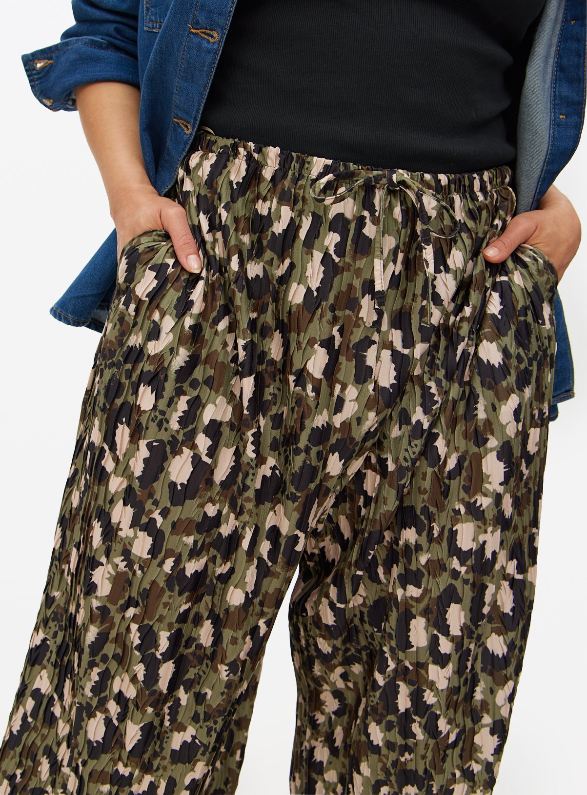 Green Blurred Animal Print Wide Leg Plisse Trousers 16 - Image 2 thumbnail