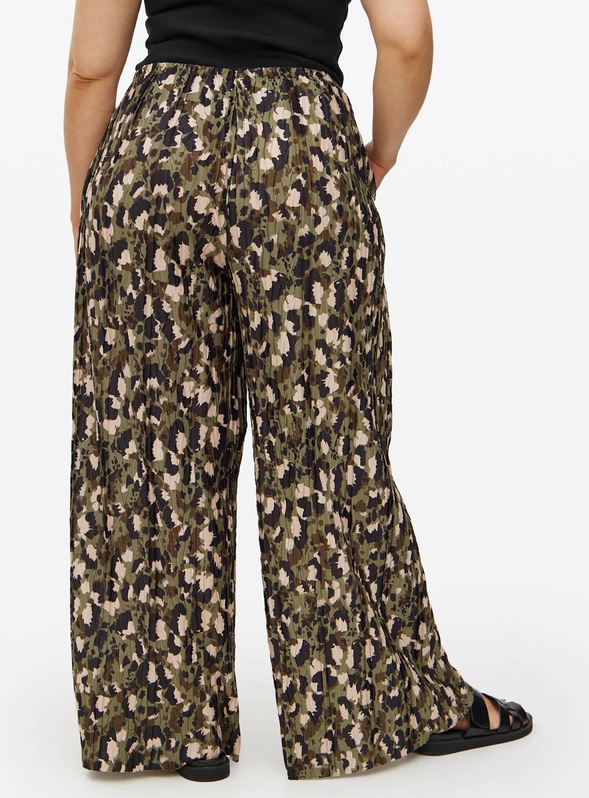 Green Blurred Animal Print Wide Leg Plisse Trousers 16 - Image 4