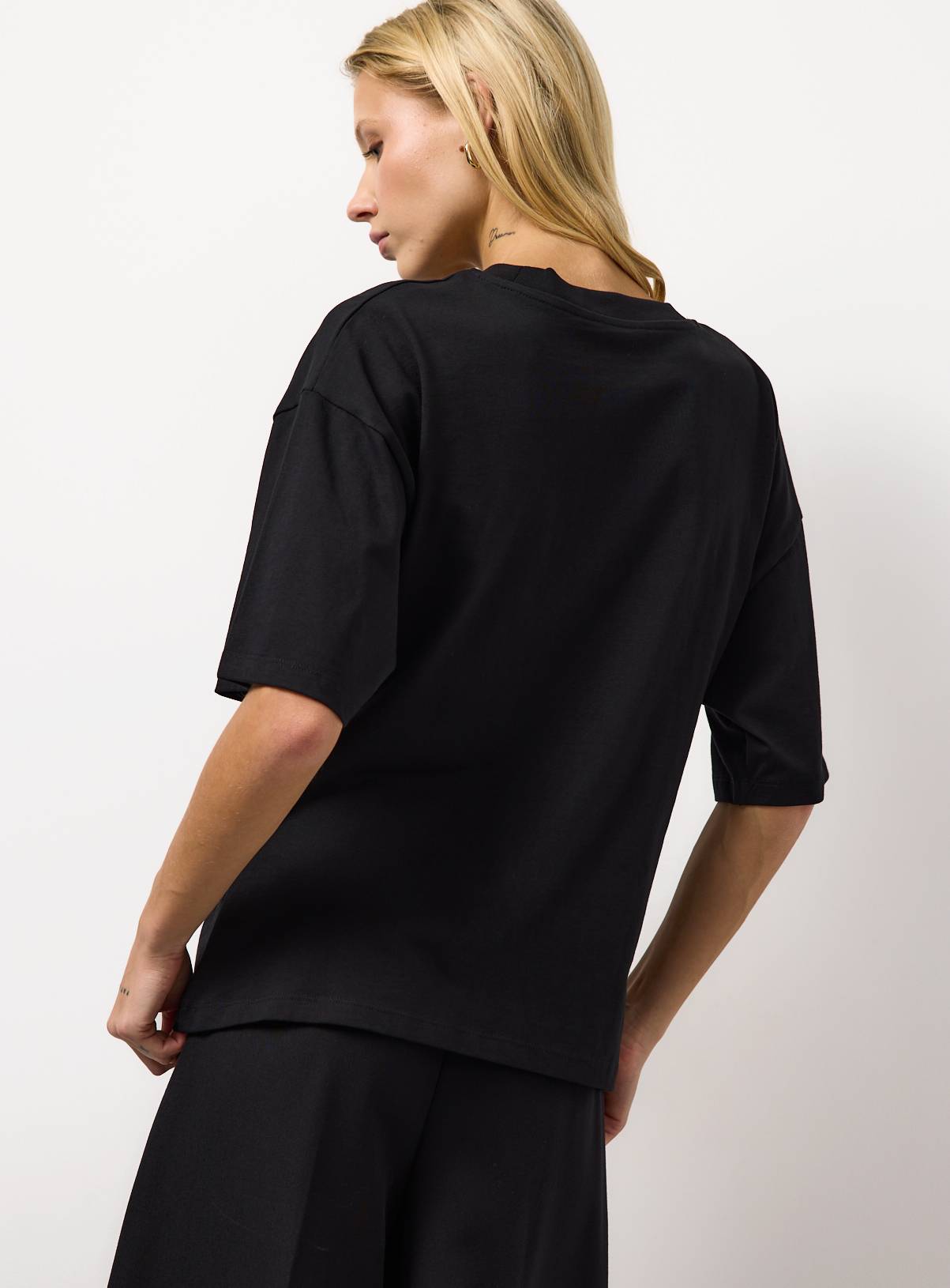 Black Hardware Twist Detail T-Shirt 12 - Image 4