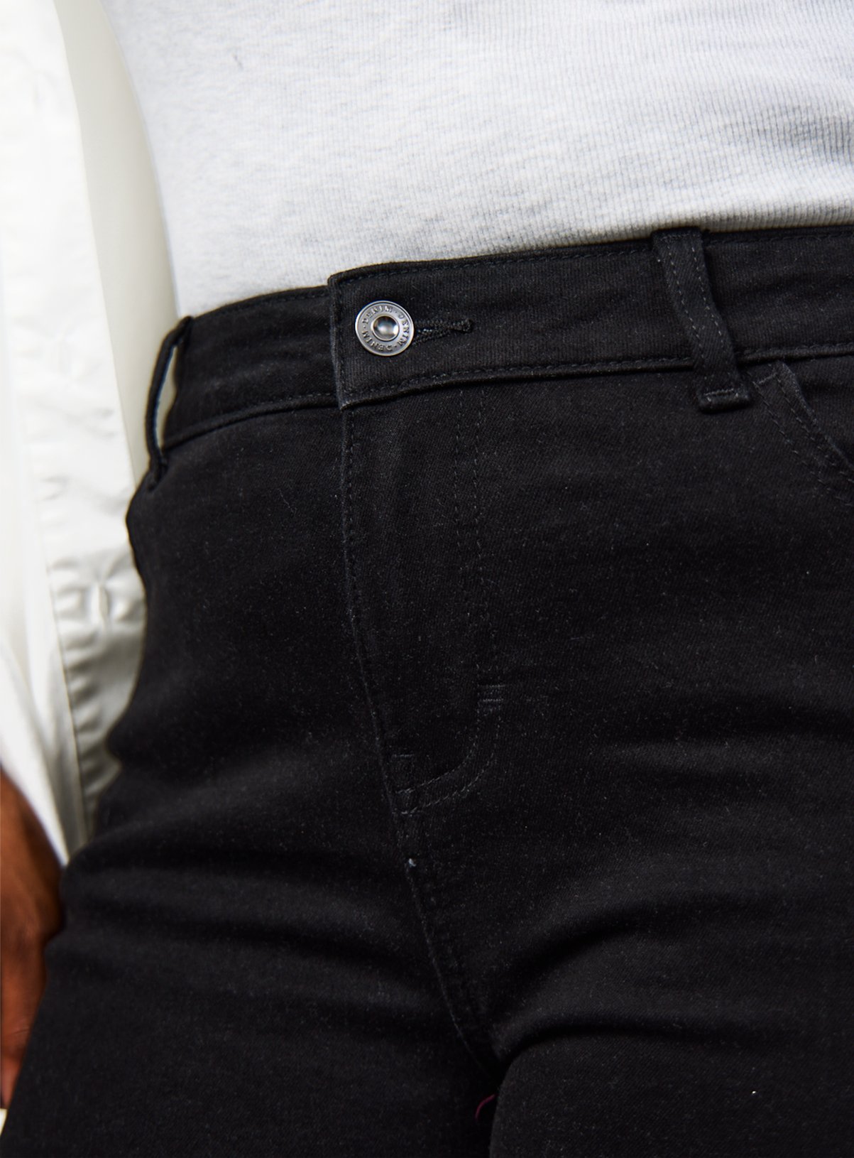 Black Mid-Rise Skinny Fit Denim Jeans 18S - Image 2 thumbnail