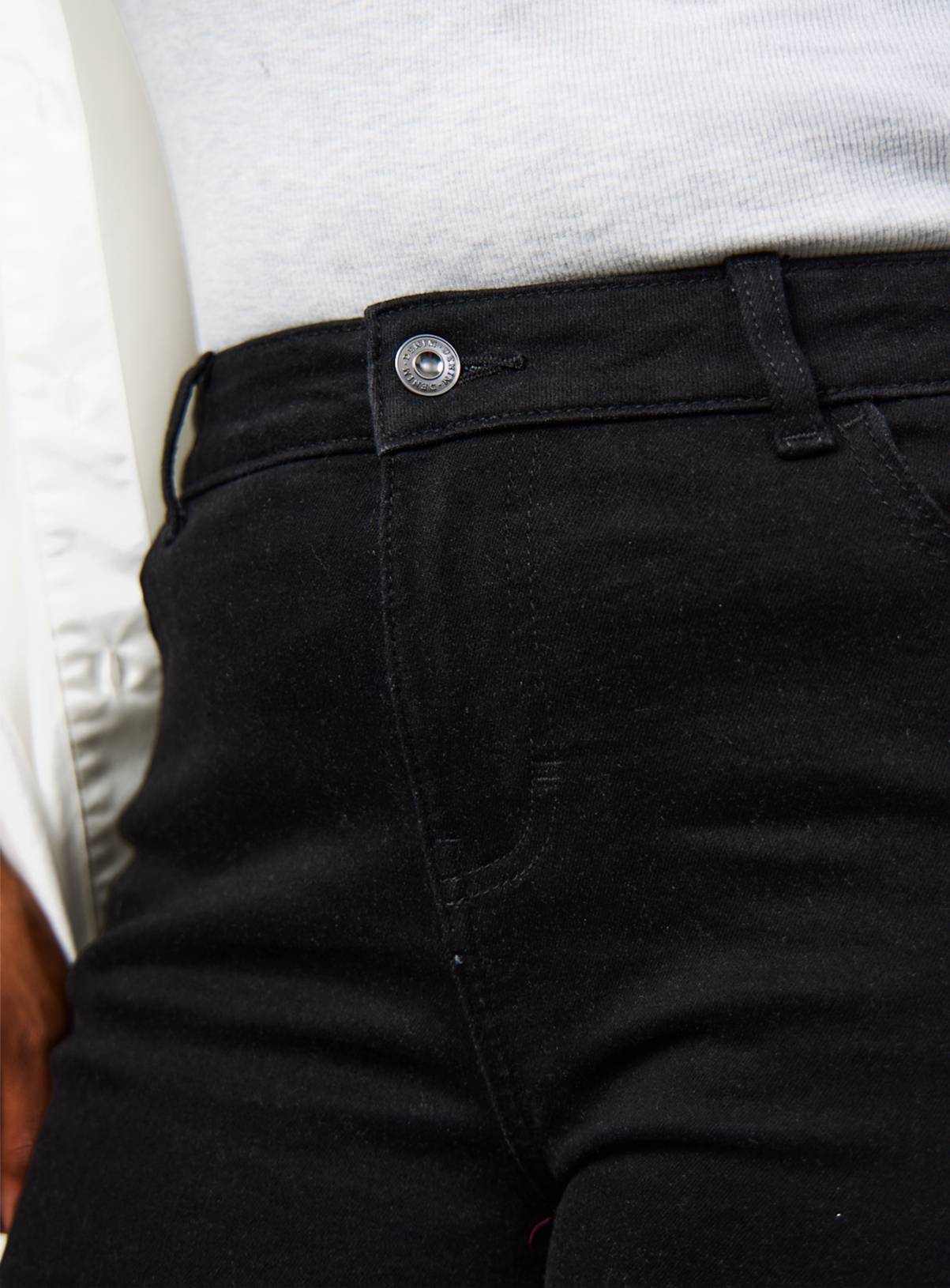 Black Mid-Rise Skinny Fit Denim Jeans 18S - Image 2