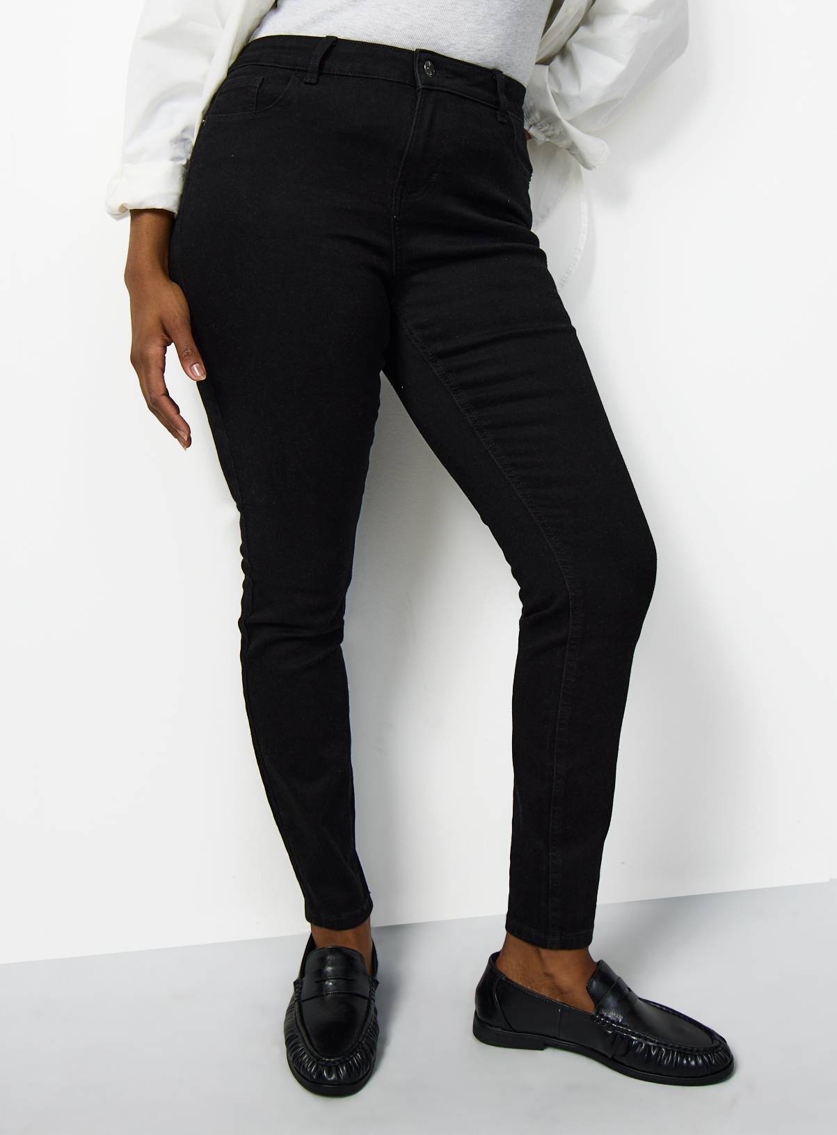 Black Mid-Rise Skinny Fit Denim Jeans 18S - Image 3