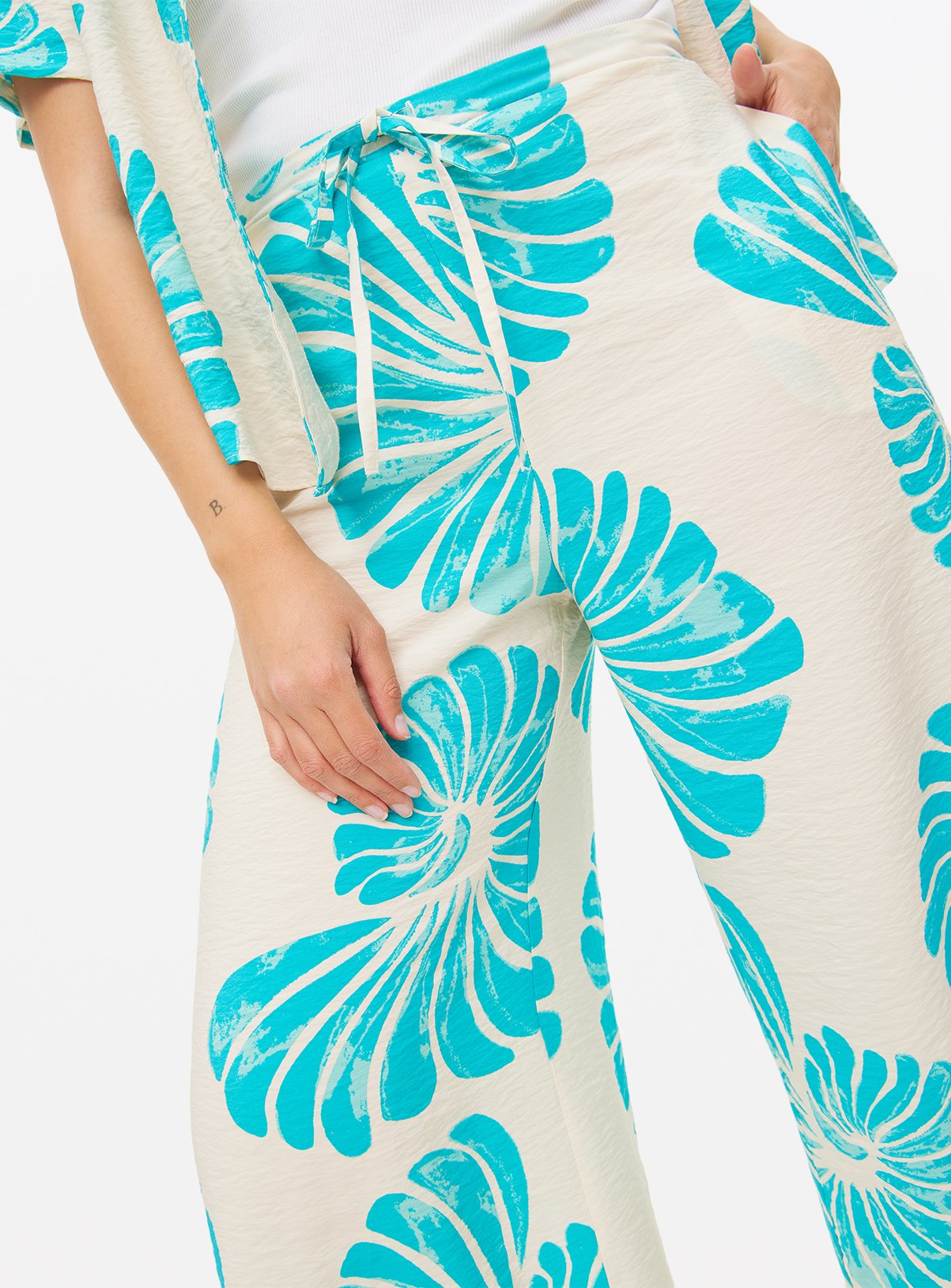Shell Printed Drawstring Co-ord Culottes 16 - Image 3 thumbnail