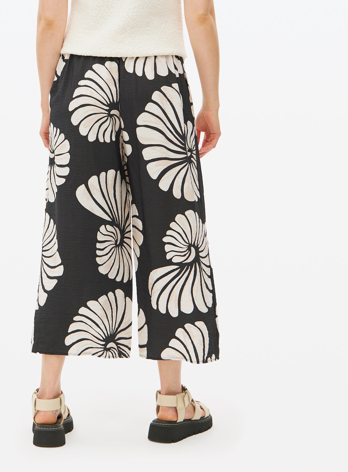 Shell Printed Wide Leg Culottes 24 - Image 4 thumbnail