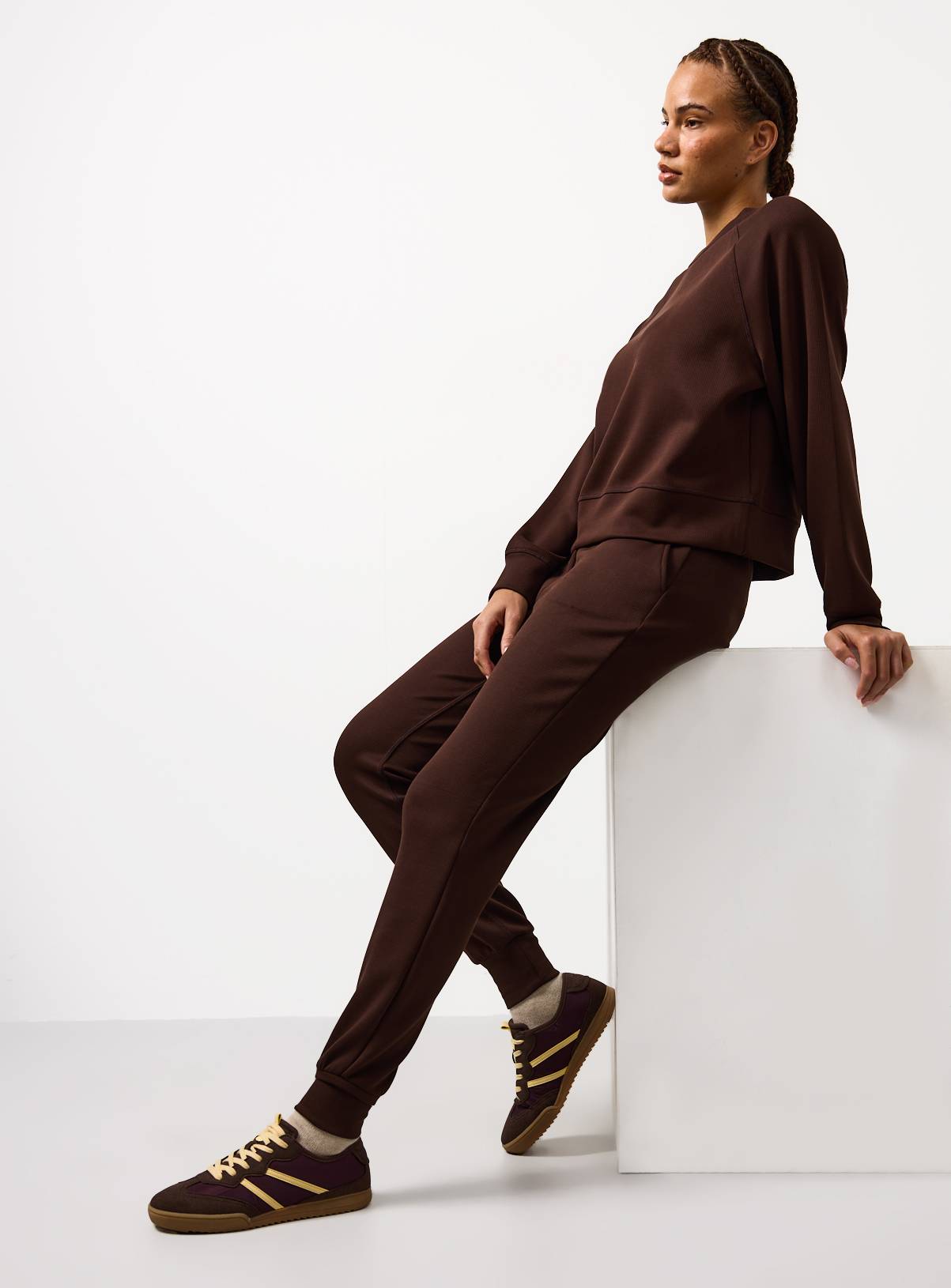 Brown Luxe Ribbed Cord Tapered Joggers L - Image 1