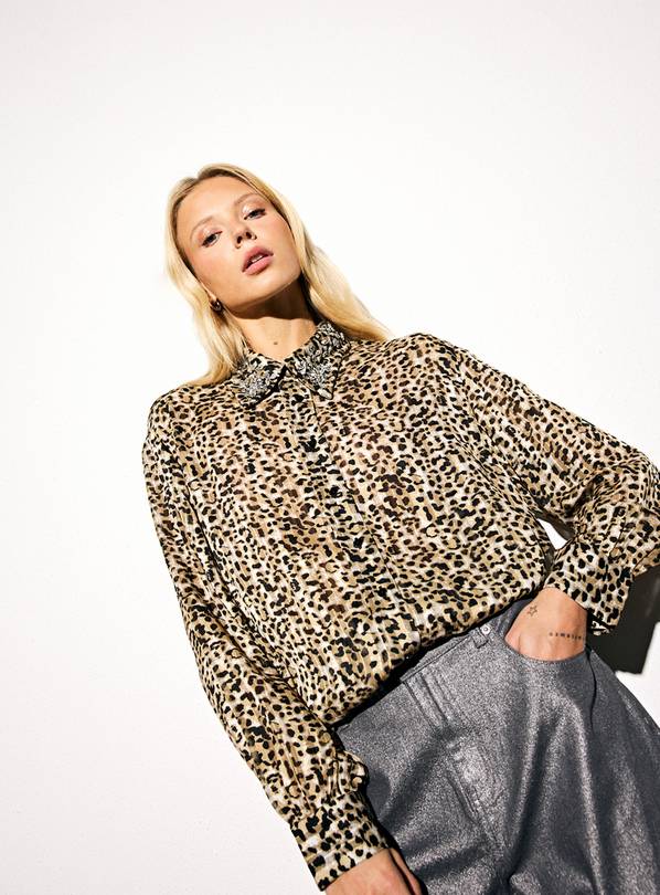 Animal Printed Embellished Collar Shirt 18