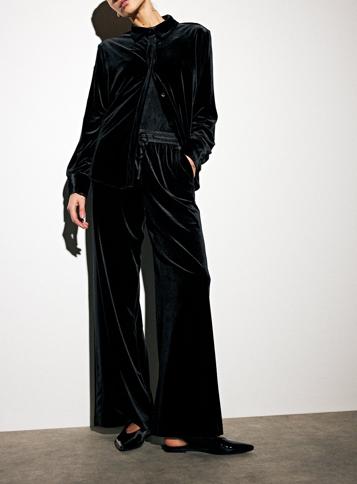 Black Side Panel Velvet Co-ord Wide Leg Trousers  12R - Image 2 thumbnail