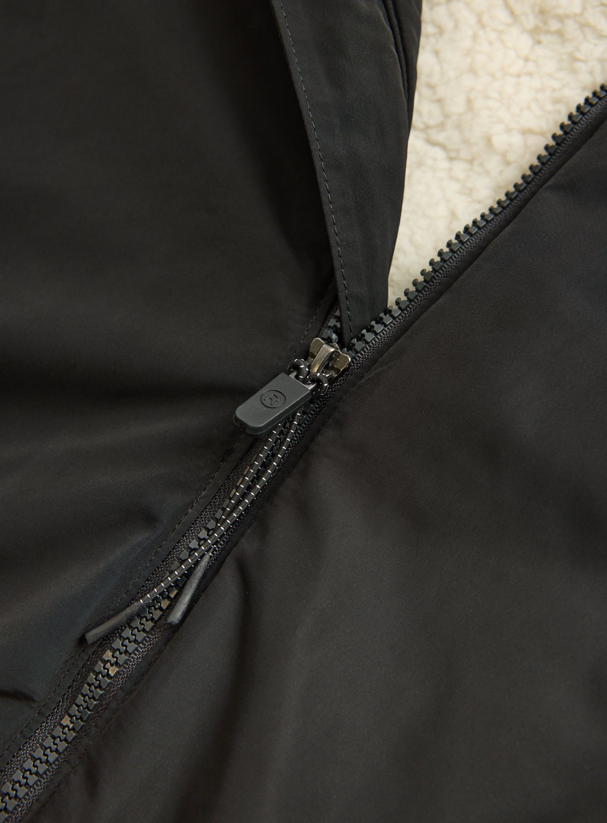 REAKTIV Black Outdoors Shower Resistant Changing Robe L - Image 2 thumbnail