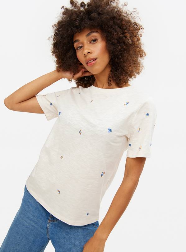 Cream Embroidered Floral T-Shirt Regular Fit 20
