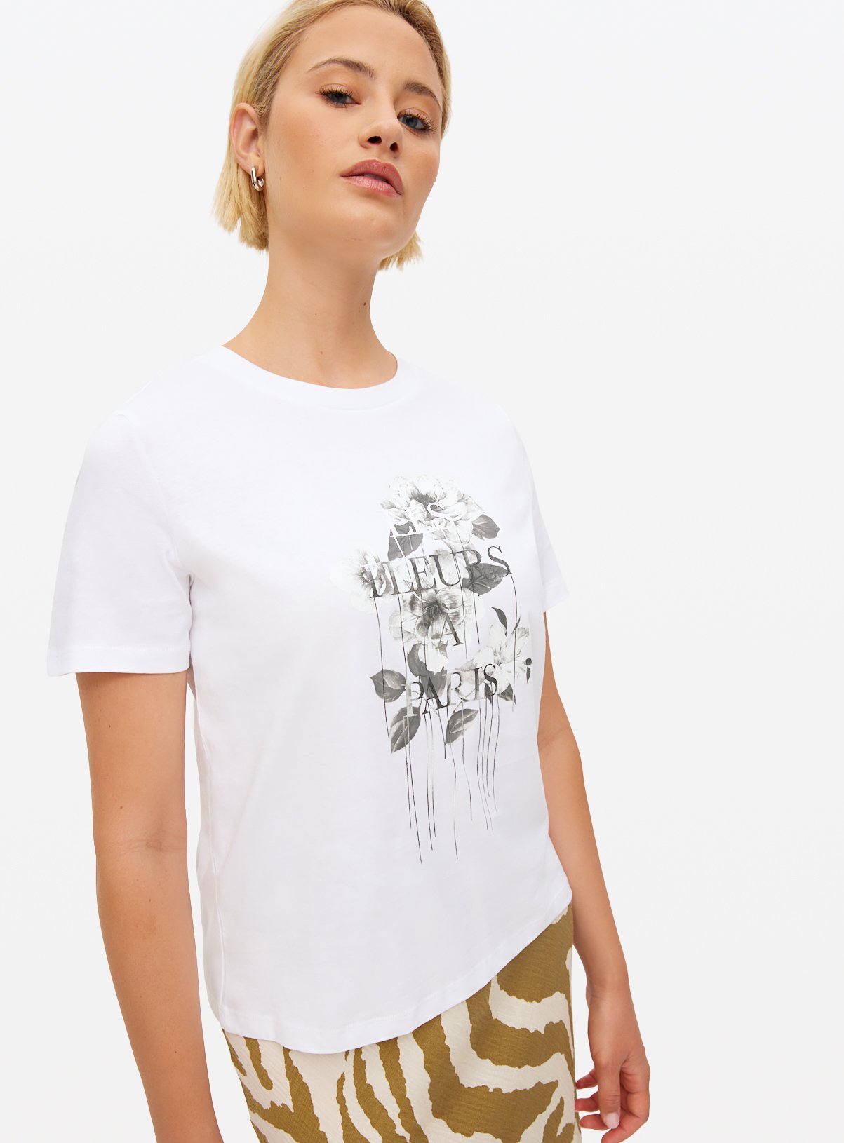 White Fleurs Graphic T-Shirt