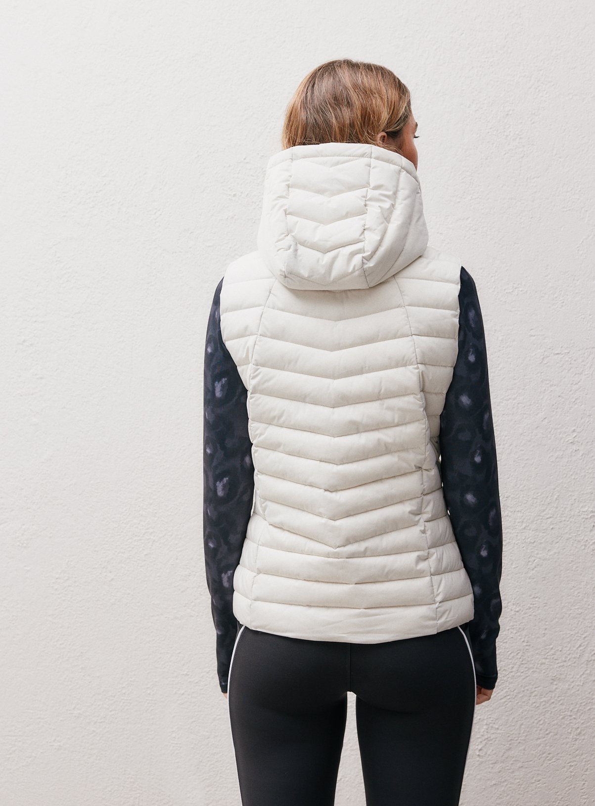 REAKTIV Cream Hooded Gilet L - Image 6 thumbnail