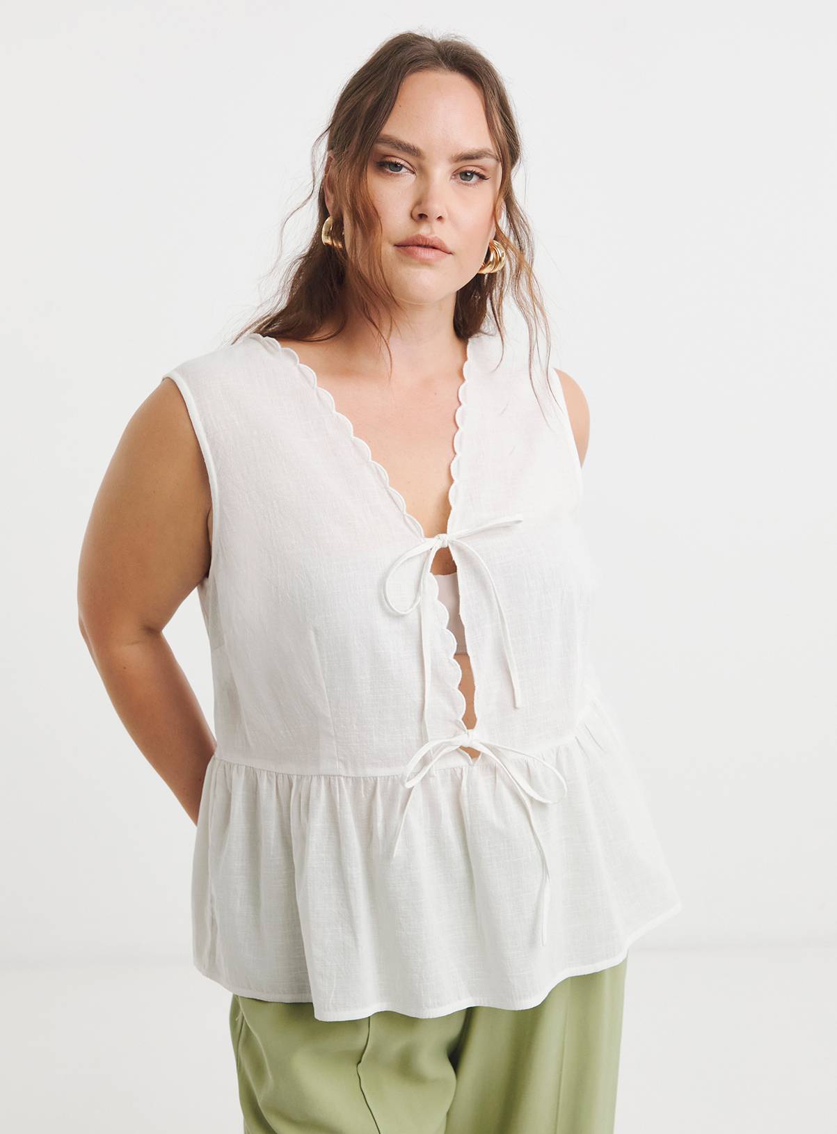 SIMPLY BE Tie Front Vest With Scalloped Edge White 28 - Image 3