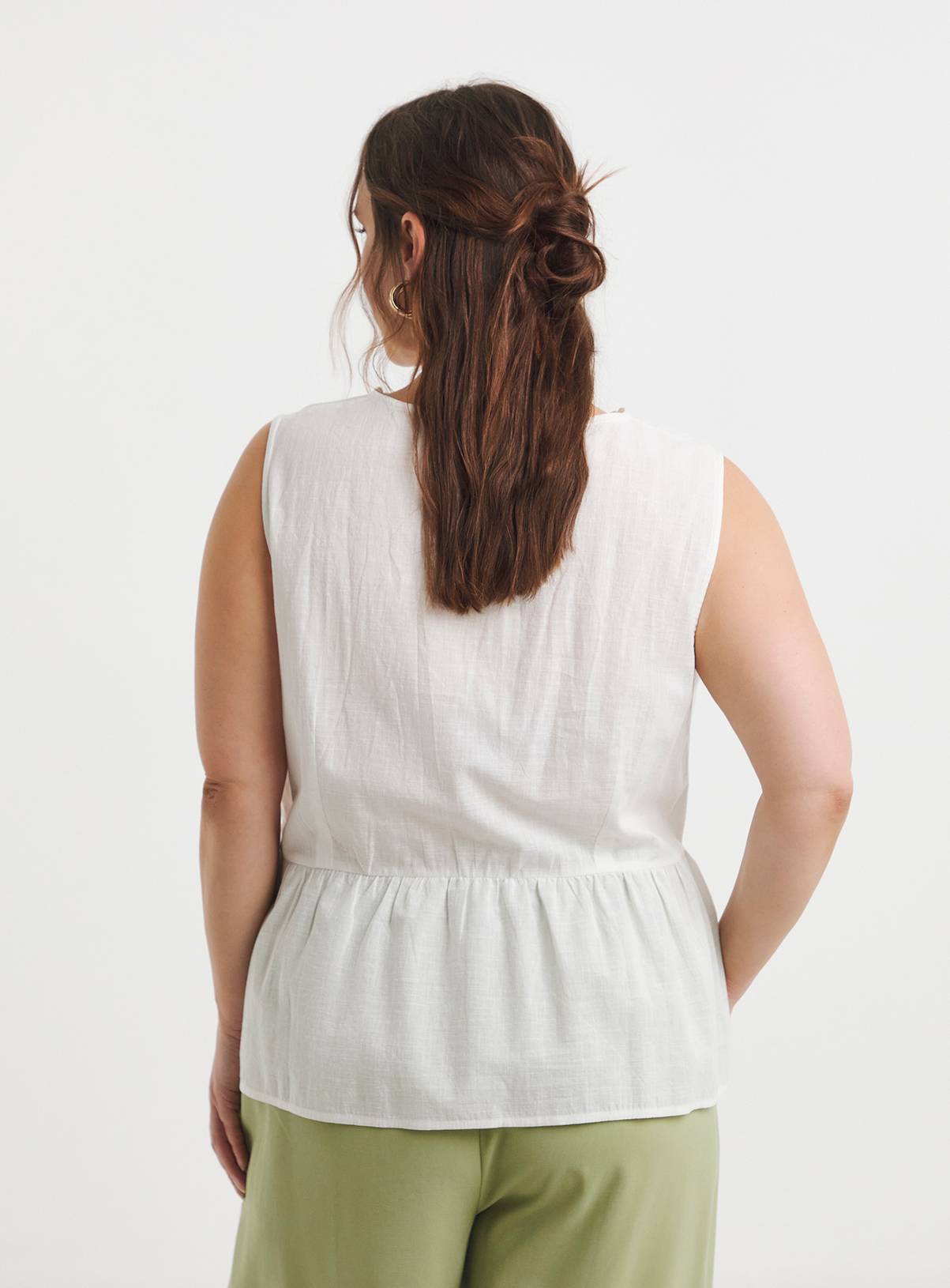 SIMPLY BE Tie Front Vest With Scalloped Edge White 28 - Image 4