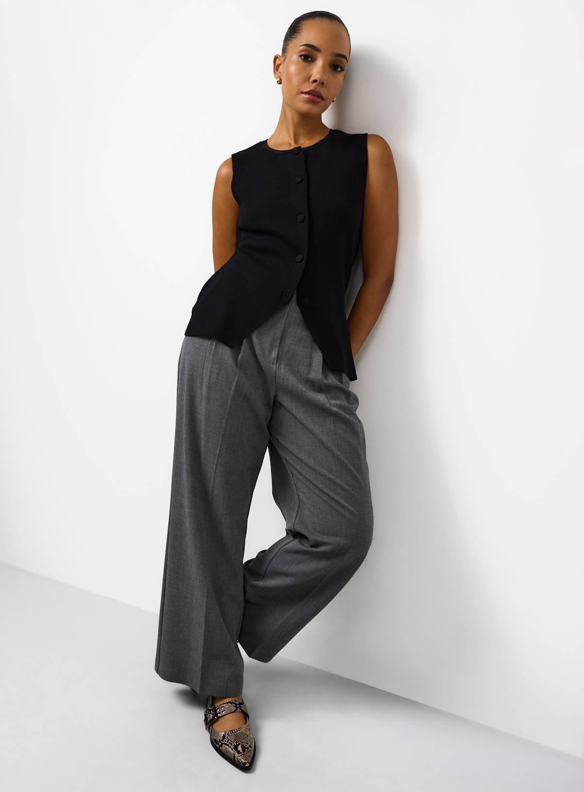 Black Compact Knit Sleeveless Vest 6 - Image 2