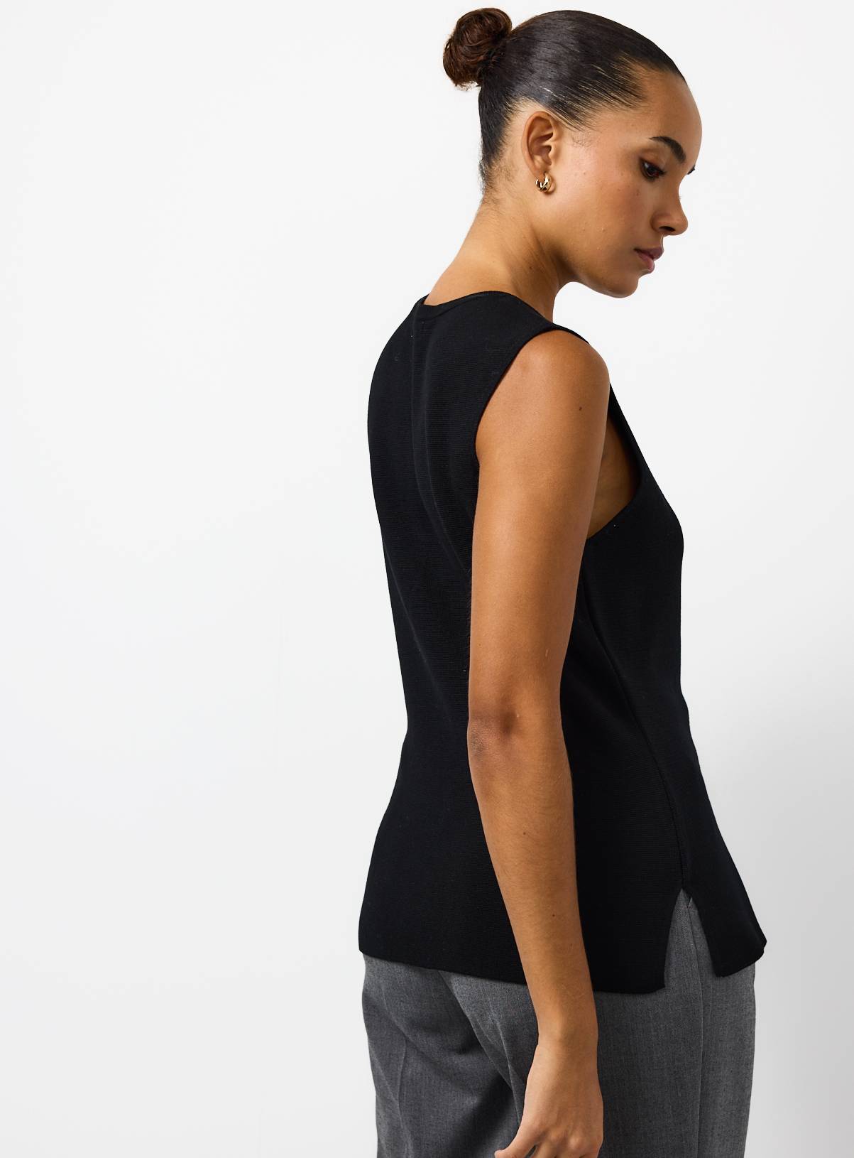 Black Compact Knit Sleeveless Vest 6 - Image 4