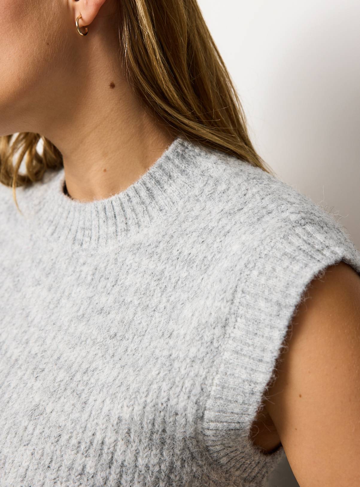 Grey Ribbed Knitted Tank Top M - Image 3