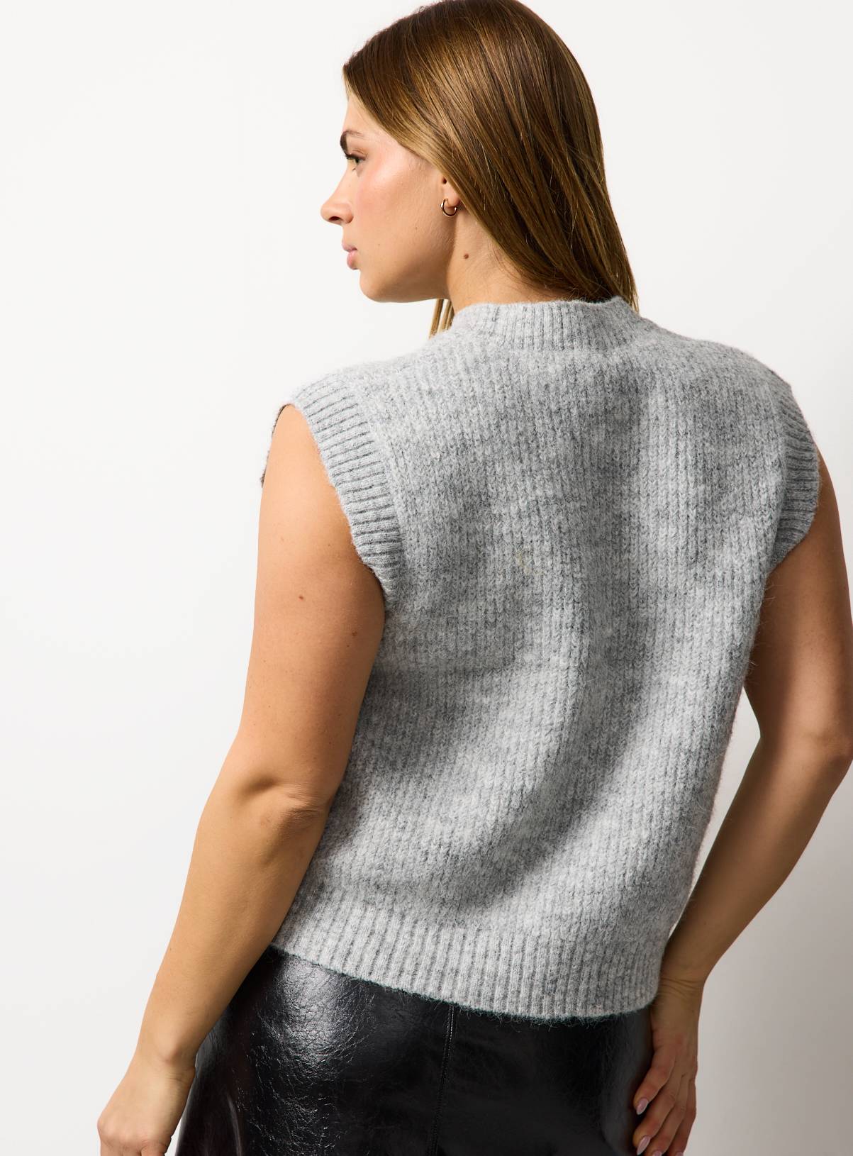 Grey Ribbed Knitted Tank Top M - Image 4