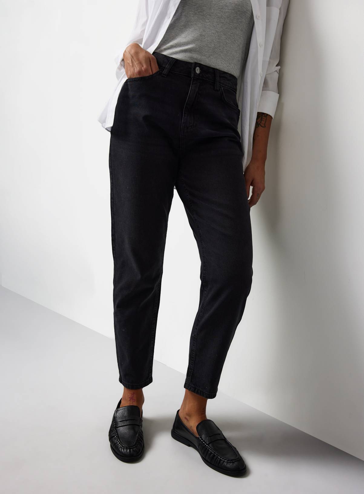 Black Washed Denim High Rise Mom Jeans 8L - Image 2