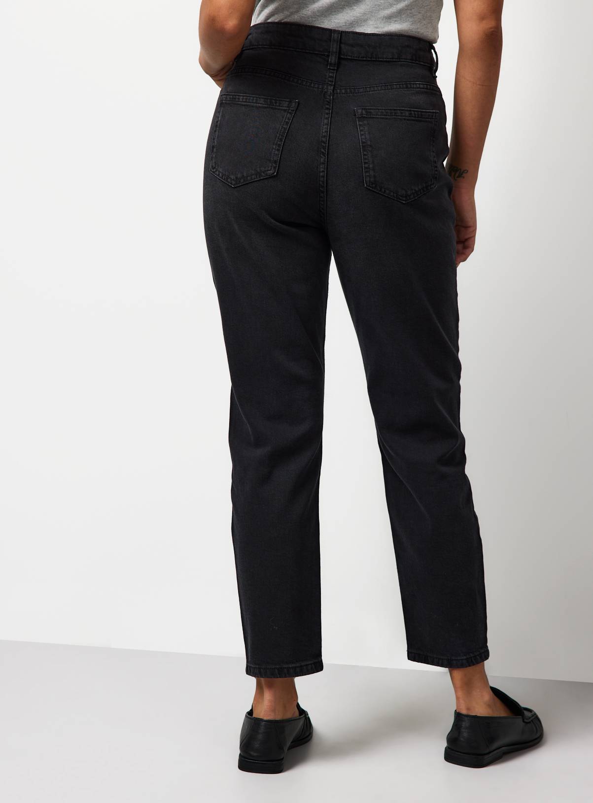 Black Washed Denim High Rise Mom Jeans 8L - Image 4