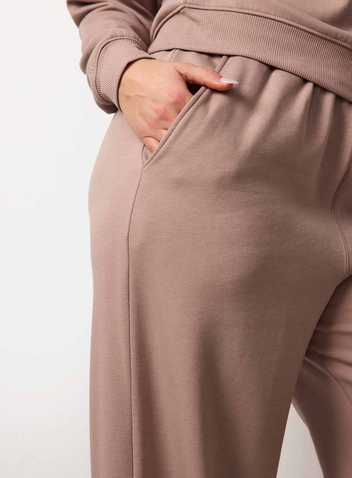 The Soft Barrel Leg Coord Joggers L - Image 3 thumbnail