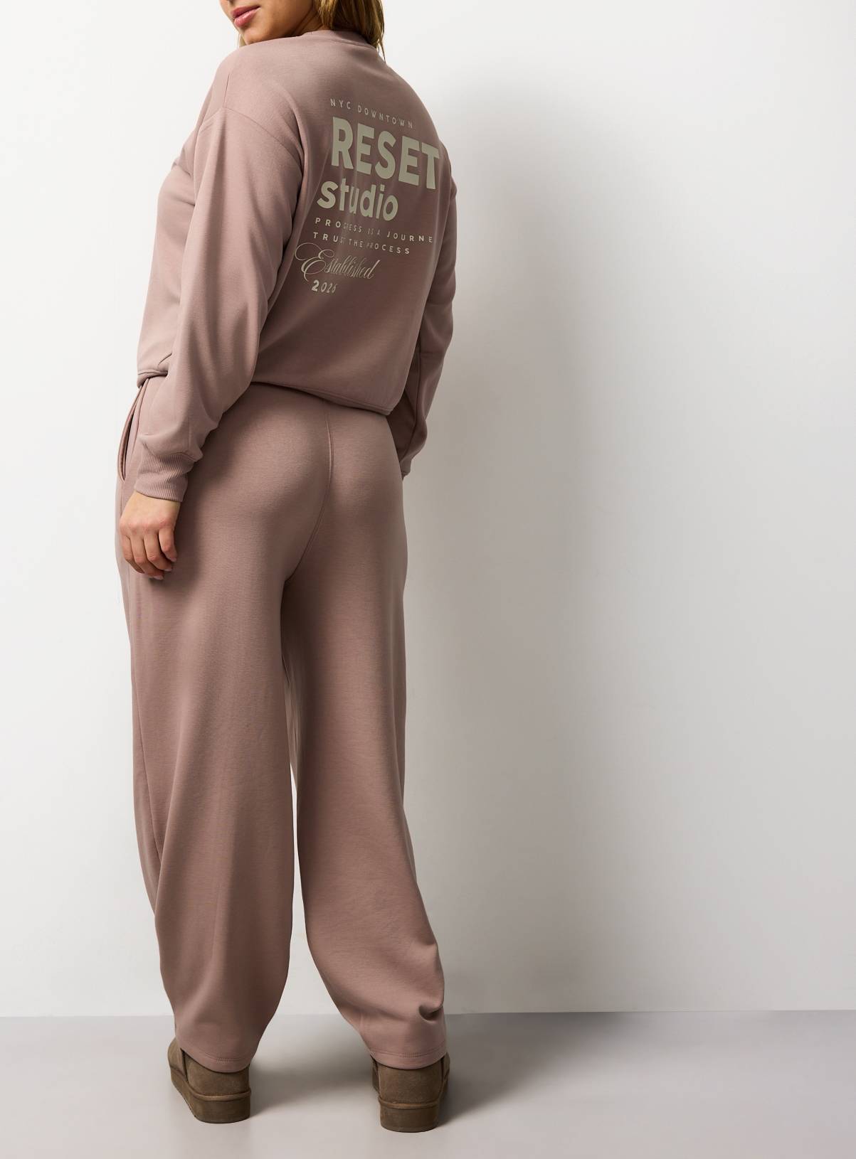 The Soft Barrel Leg Coord Joggers L - Image 4