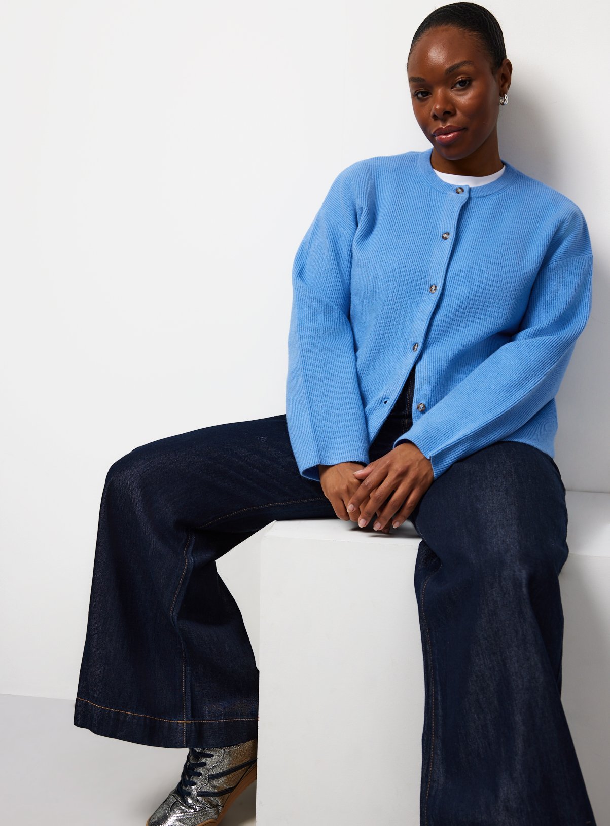 Blue Cosy Yarn Button Up Boxy Cardigan 20 - Image 2 thumbnail