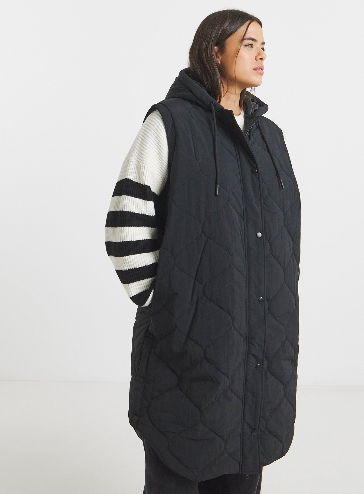 SIMPLY BE Onion Hybrid Quilted Coat 16 - Image 3 thumbnail