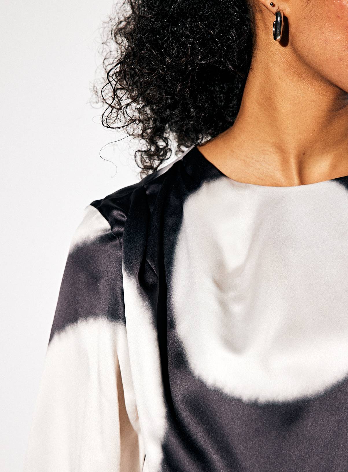 Monochrome Spot Printed Bubble Hem Blouse 12 - Image 3