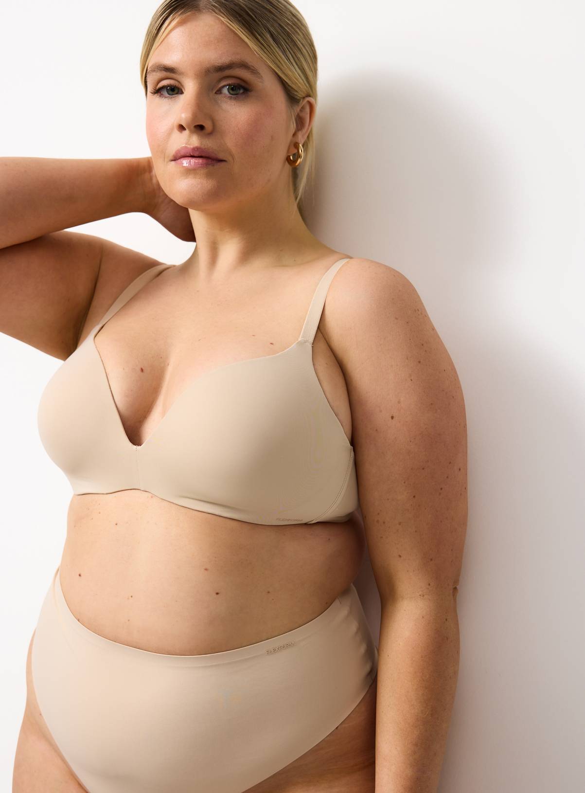 Flexform™ Nude Padded Plunge Bra XXXL - Image 1