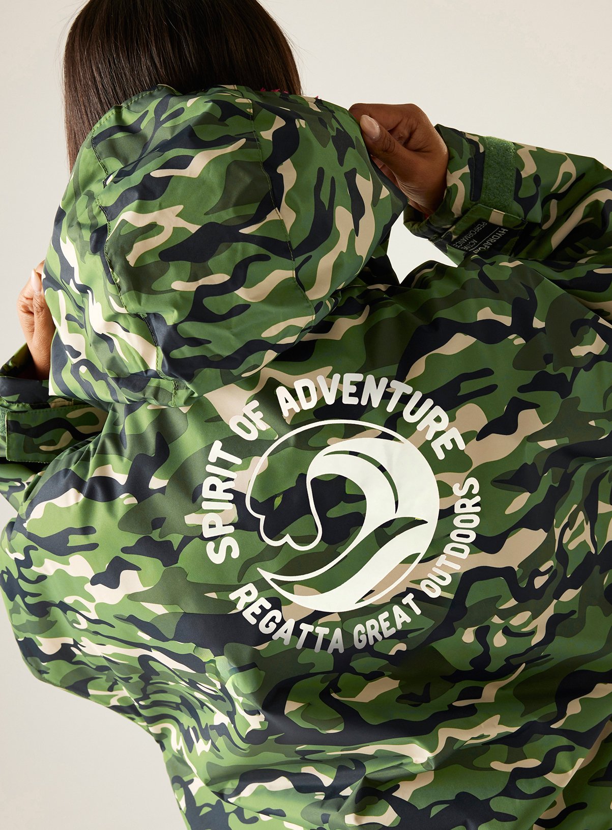 REGATTA Adult Unisex Waterproof Robe Camo XS-S - Image 5 thumbnail