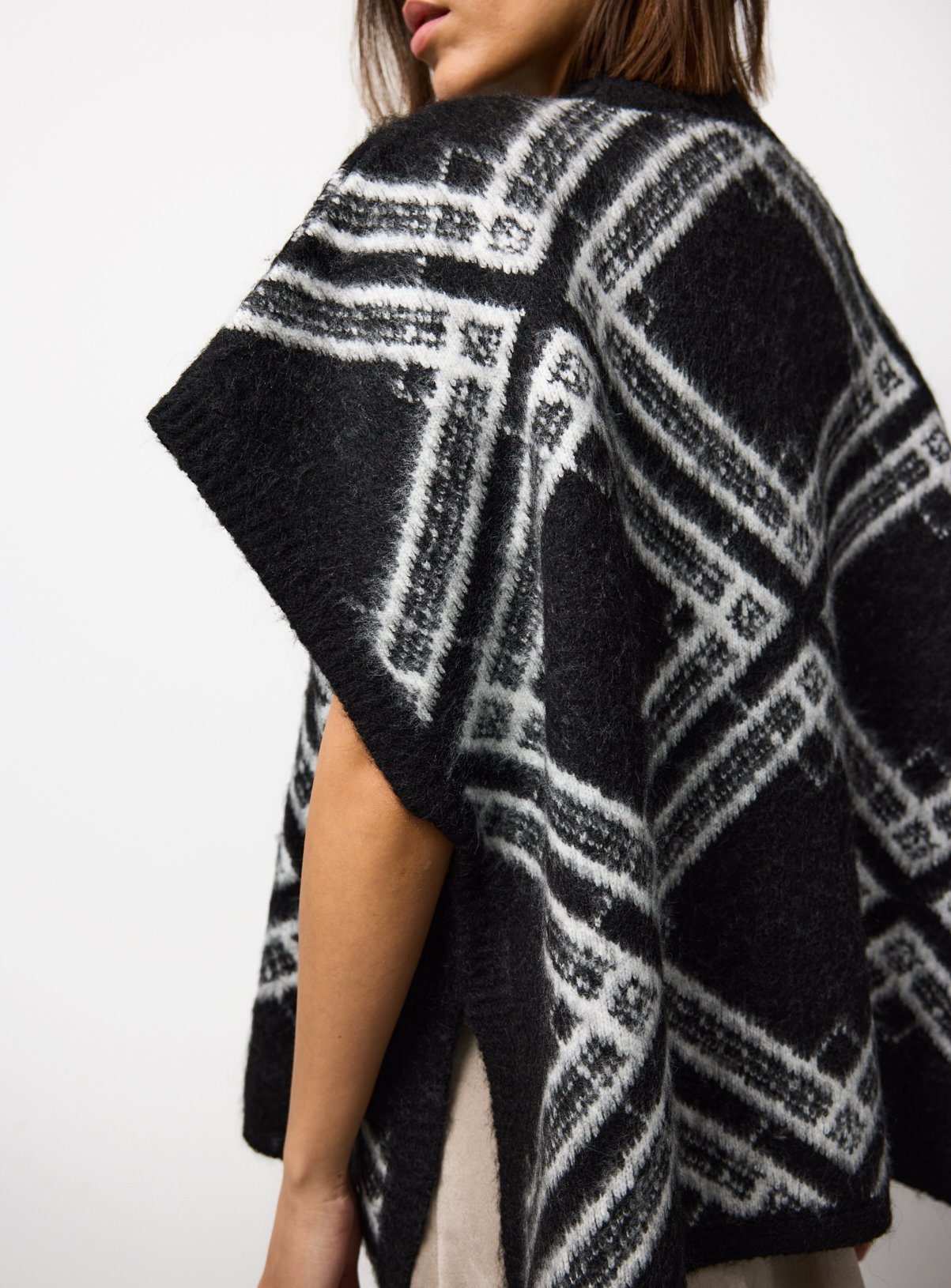 Mono Knitted Check Cape  M - Image 2 thumbnail