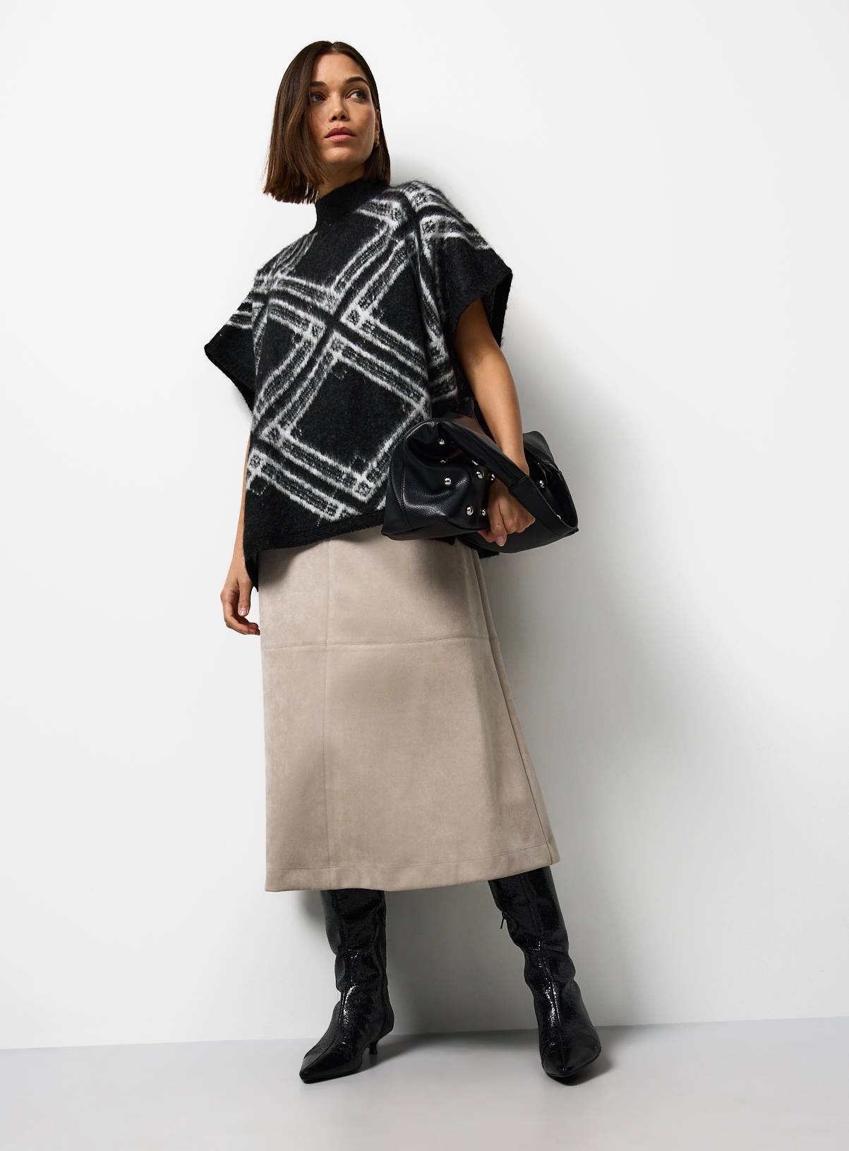 Mono Knitted Check Cape  M - Image 3